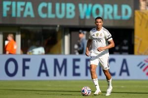 马卡：皇马在右后卫位置上面临人荒，阿诺德预计将在两周后复出