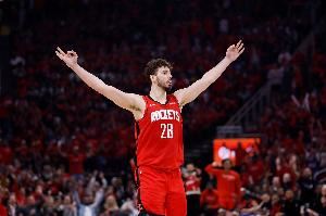 真的进化了！申京半场三分2中2&罚球9中9 砍下19分5板5助2帽