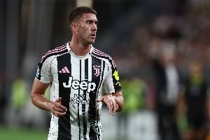 记者：DV9目前不在拜仁明夏引援考虑范围，艾贝尔等人未跟进此事