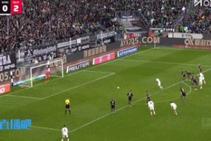 拜仁仍2球领先！比朔夫抱摔送点，门兴球员点射击中立柱弹出